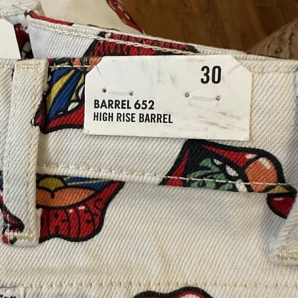 NWT Wrangler Barrel Jeans in Read my Lips print - Picture 8 of 11
